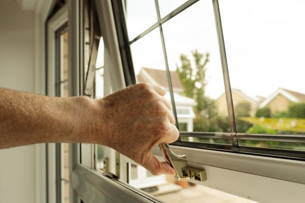 Cost of Window Hinge Repair in Little Rock